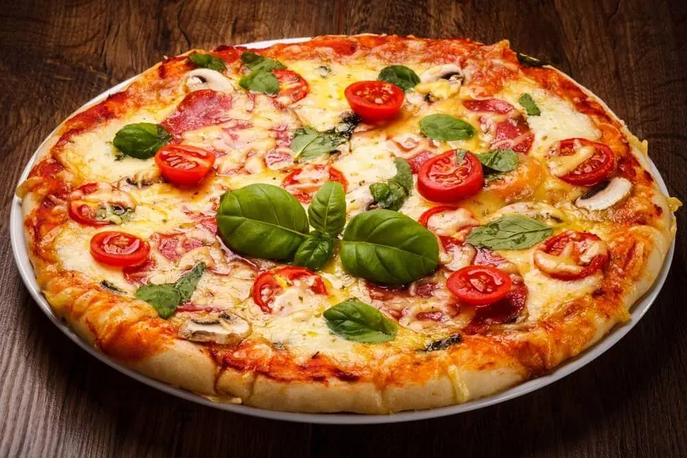 Najlepsze dodatki do pizzy z salami, które zaskoczą Twoje kubki smakowe