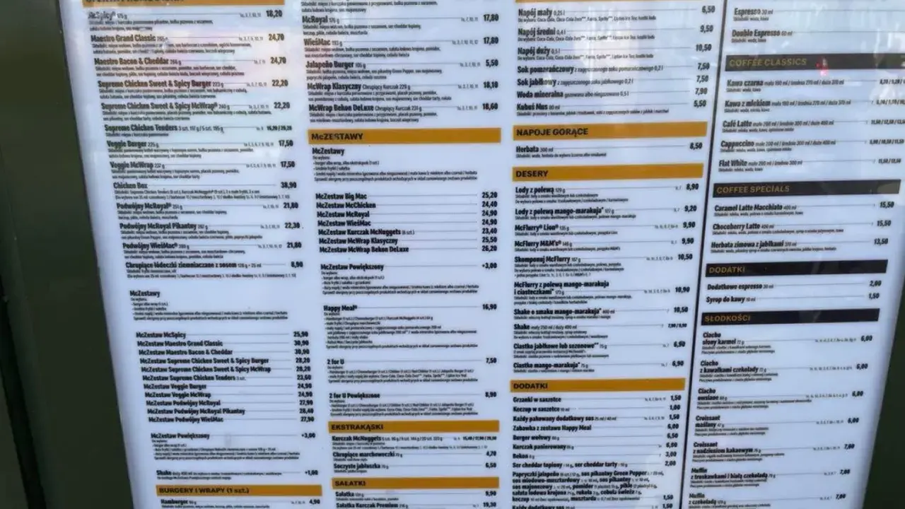 Menu McDonald's z cenami. Big Mac kosztuje 17,50 zł. Dostępne są zestawy, napoje, desery i kawa.