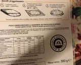 Pizza Guseppe z serem mozzarella i edamskim, gotowa do pieczenia. Instrukcja przygotowania na opakowaniu.