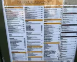 Menu McDonald's z cenami. Big Mac kosztuje 17,50 zł. Dostępne są zestawy, napoje, desery i kawa.