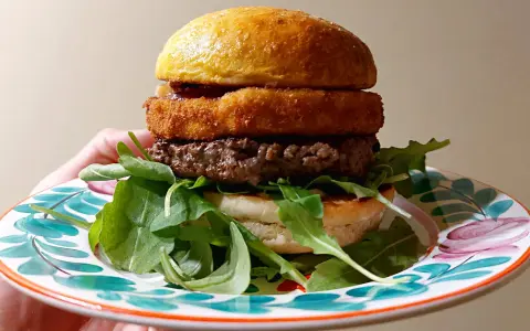 Jak podgrzać hamburgera w piekarniku, aby nie stracił smaku i soczystości