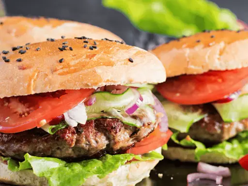Jak idealnie piec burgery wołowe w piekarniku, aby były soczyste