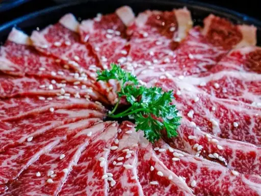 Wołowina Wagyu: Dlaczego to mięso jest tak wyjątkowe i drogie?