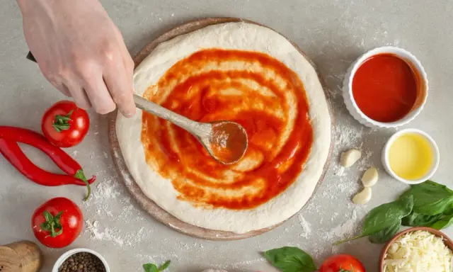Jak zrobić sos pomidorowy do pizzy, który zachwyci każdego smakosza