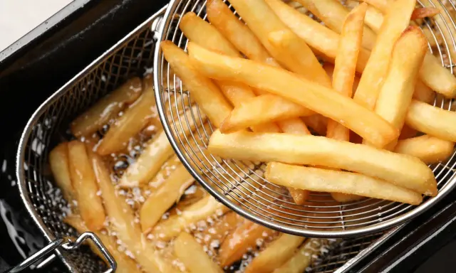 Jaki olej do frytek? Najlepsze wybory dla chrupiących frytek