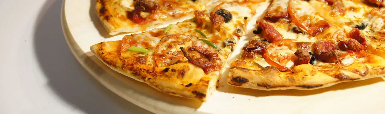 Zdjęcie Ile kalorii ma mała pizza? Zaskakujące różnice w kaloryczności