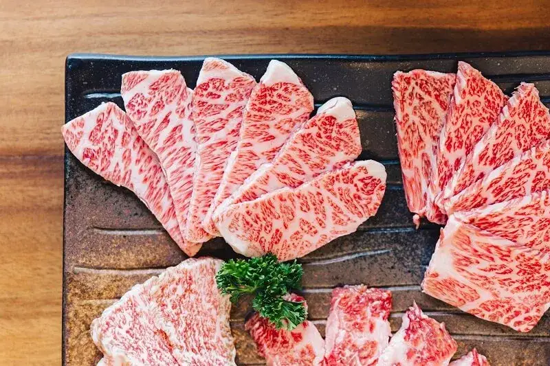 Zdjęcie Wołowina Wagyu: Dlaczego to mięso jest tak wyjątkowe i drogie?